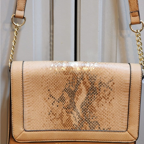 Chic Tan Crossbody Bag with Chain Strap - Picture 1 of 6